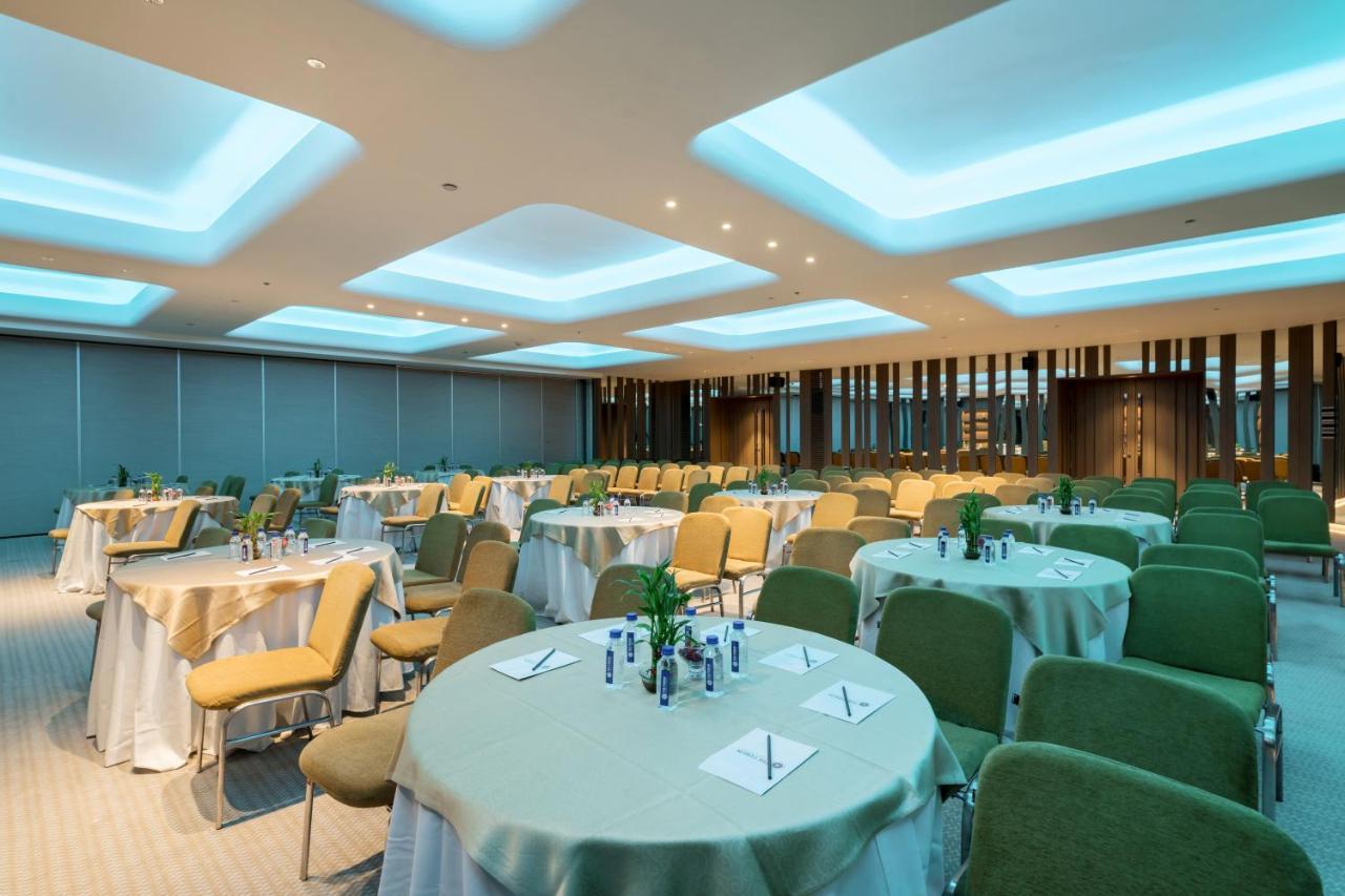 Wyndham Ahmedabad Shela Hotel Exterior foto