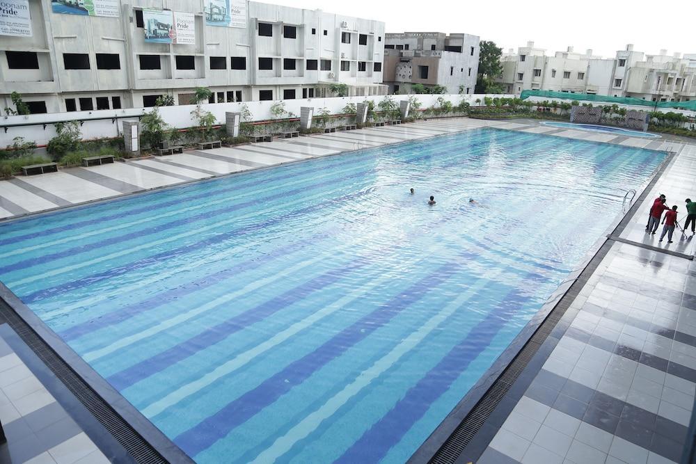 Wyndham Ahmedabad Shela Hotel Exterior foto