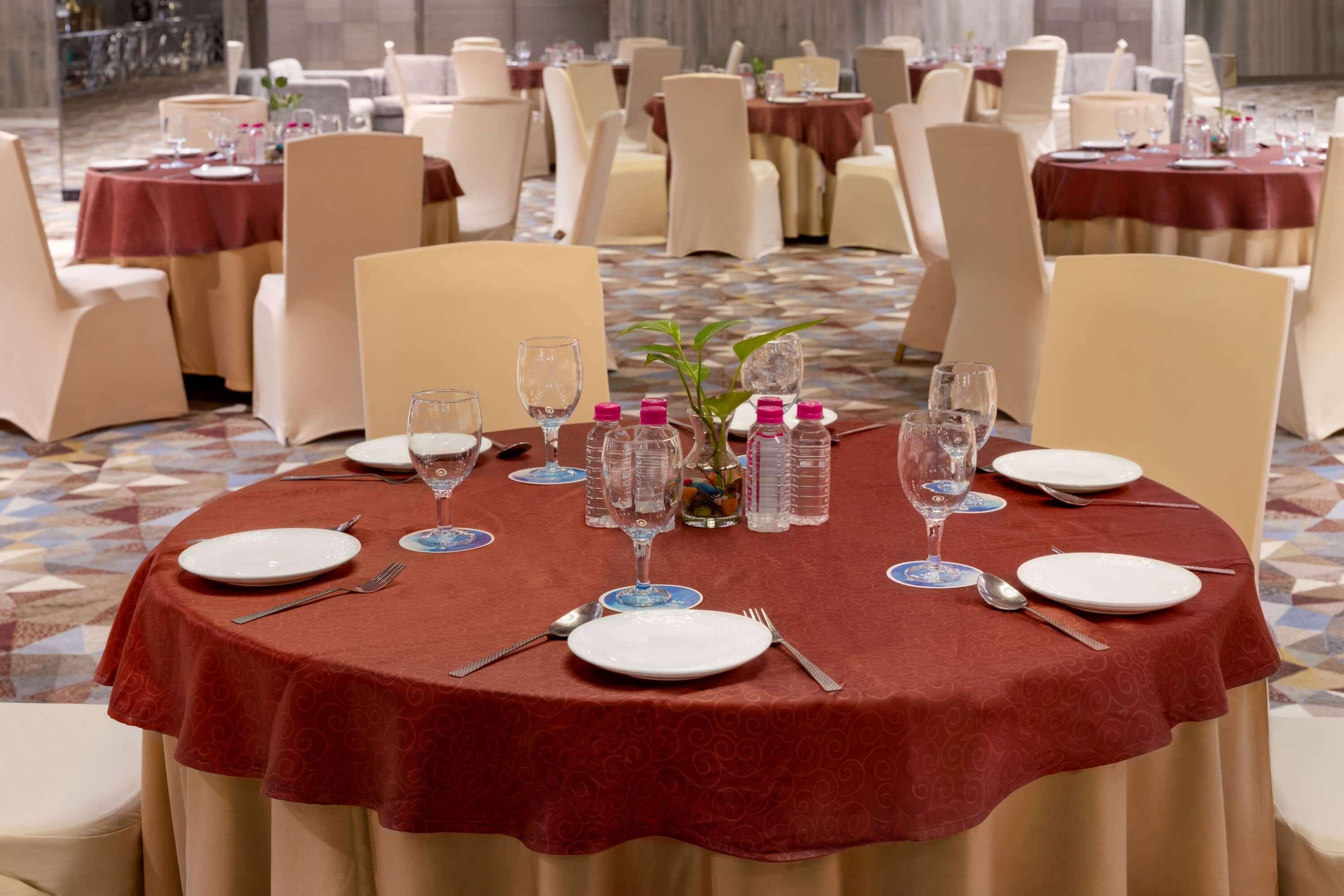 Wyndham Ahmedabad Shela Hotel Exterior foto