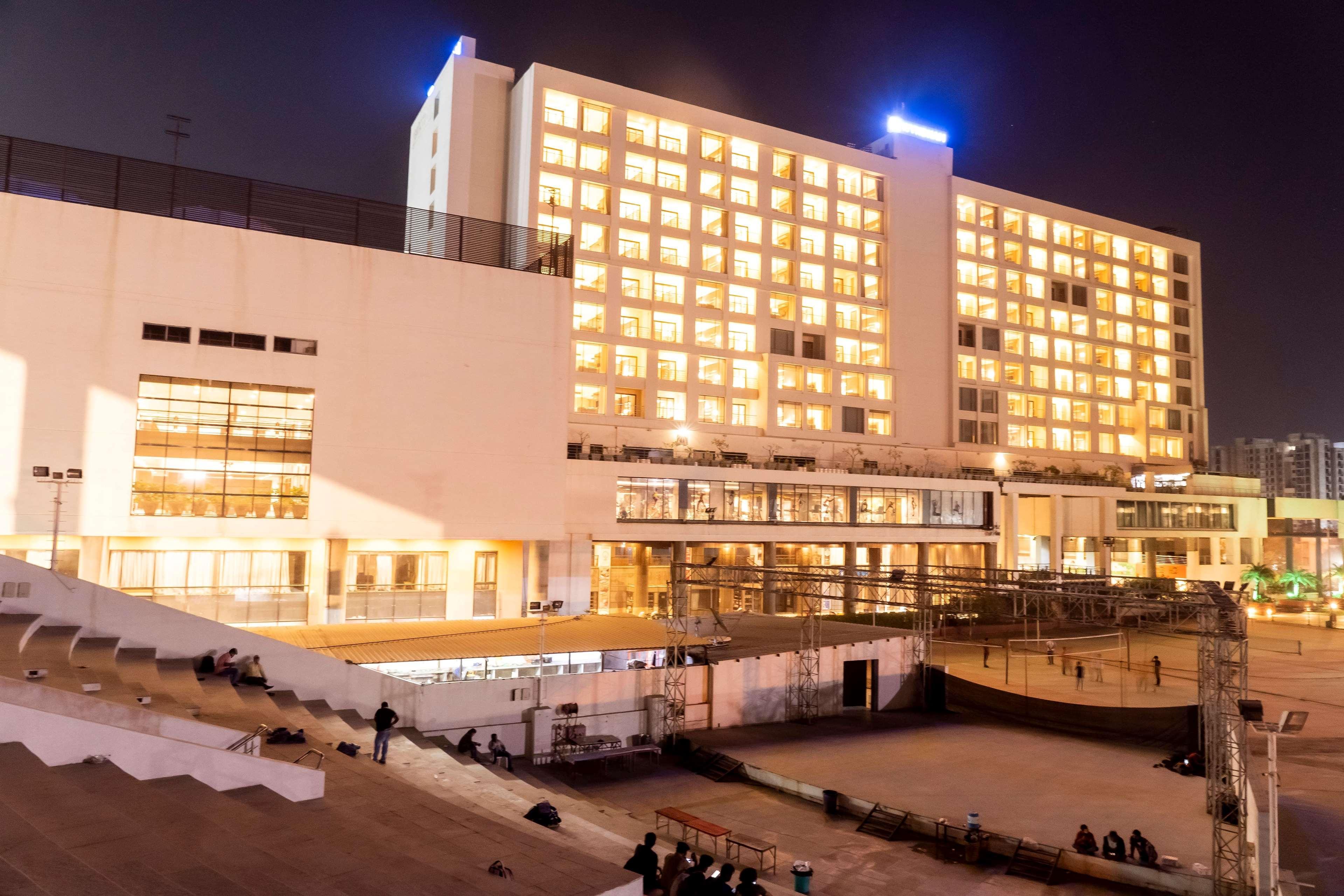 Wyndham Ahmedabad Shela Hotel Exterior foto