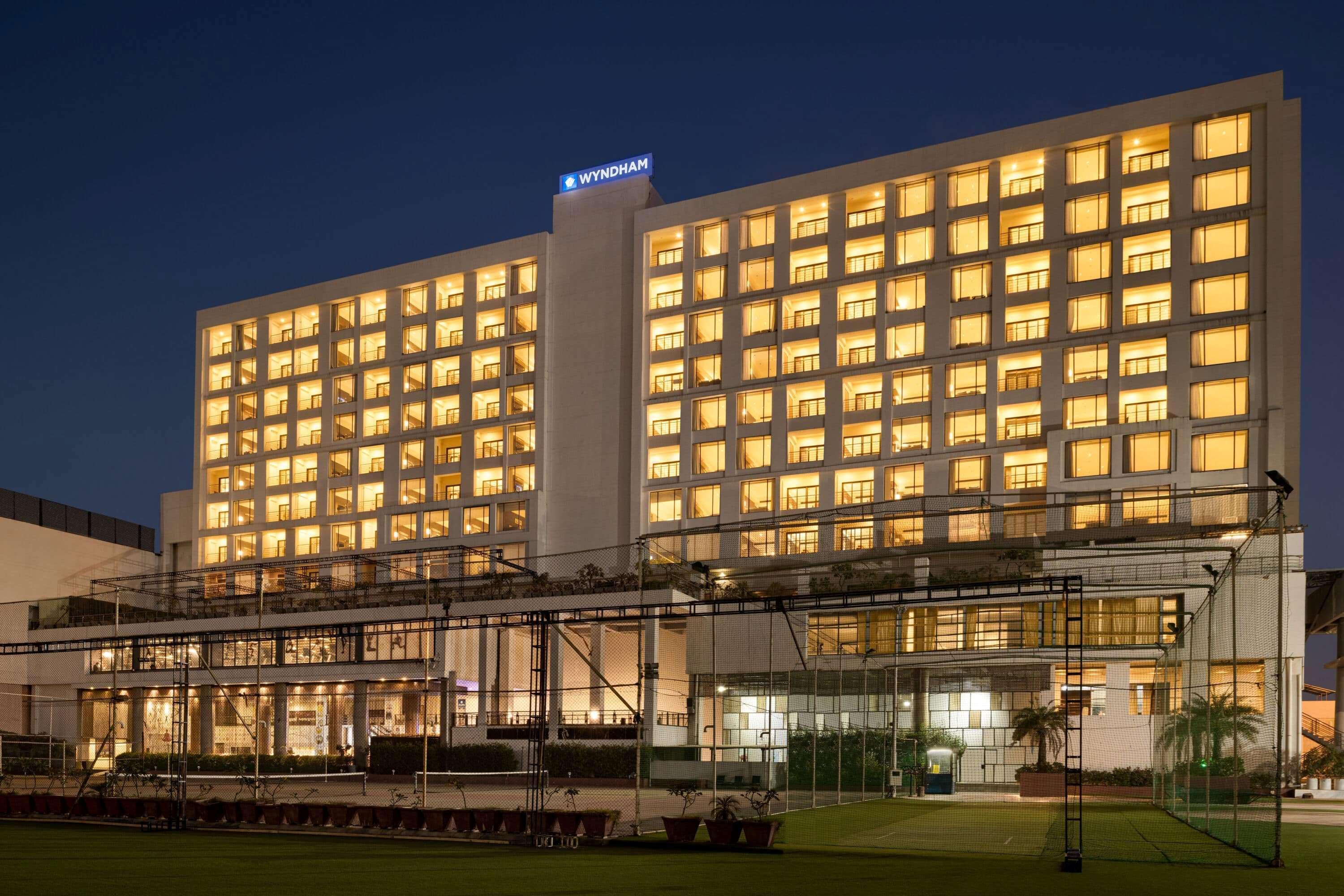 Wyndham Ahmedabad Shela Hotel Exterior foto