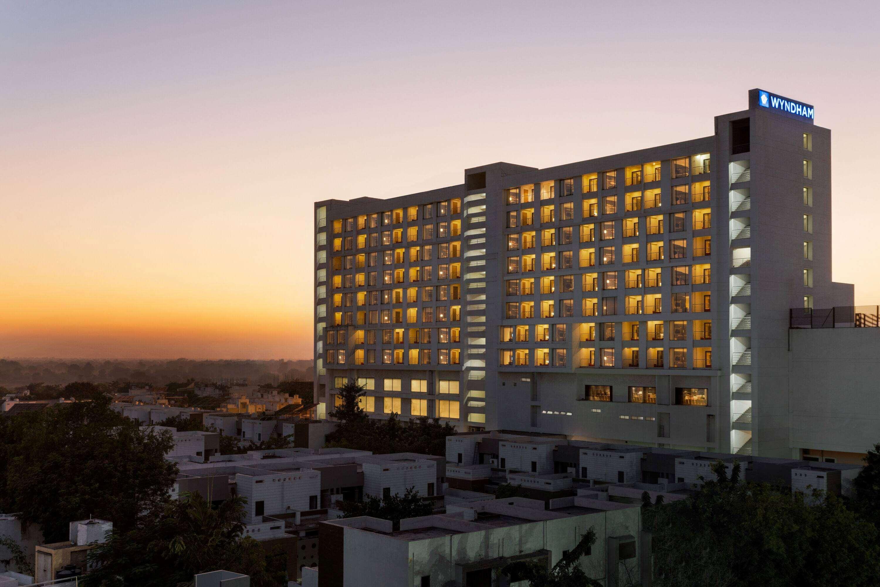 Wyndham Ahmedabad Shela Hotel Exterior foto