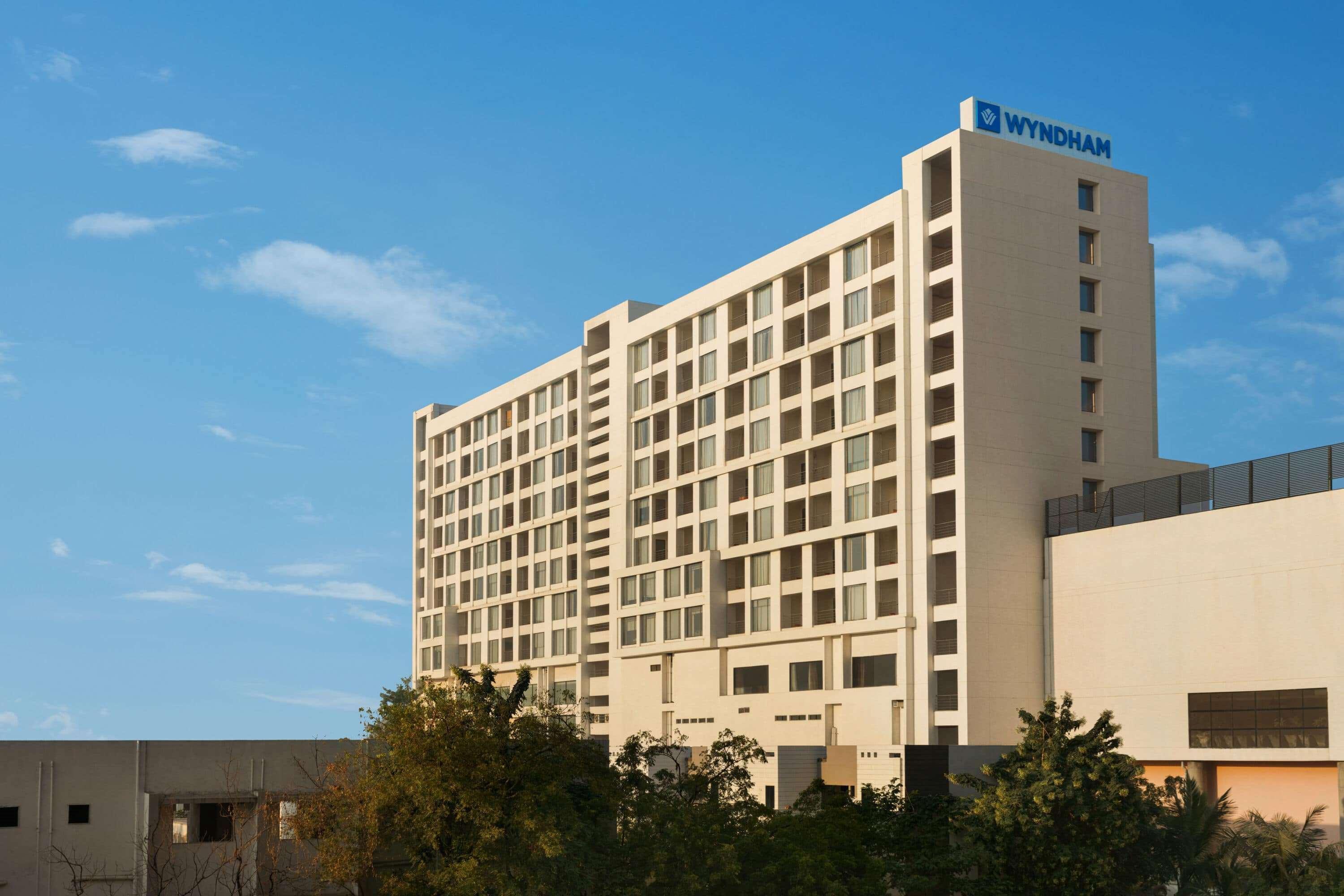 Wyndham Ahmedabad Shela Hotel Exterior foto