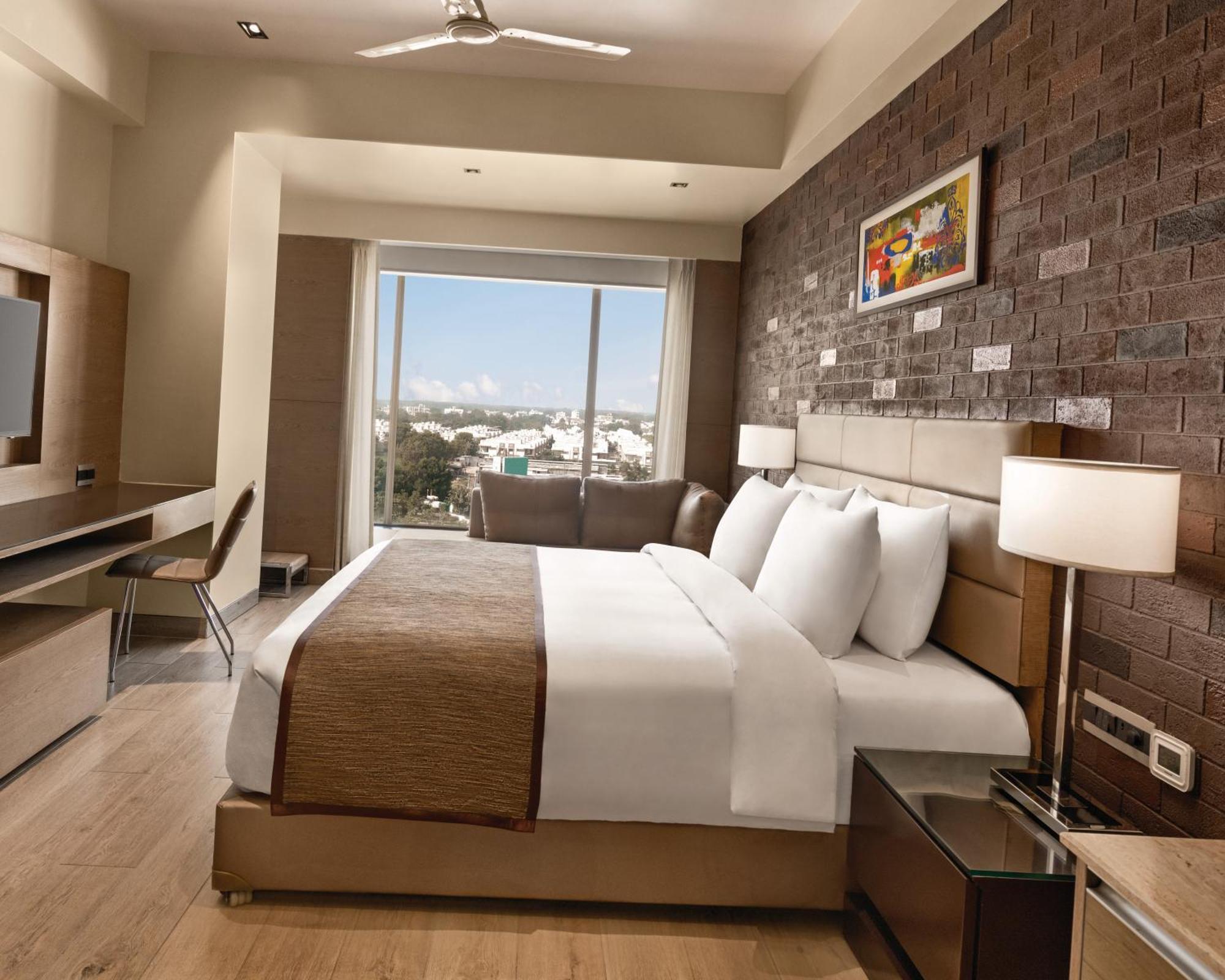 Wyndham Ahmedabad Shela Hotel Exterior foto