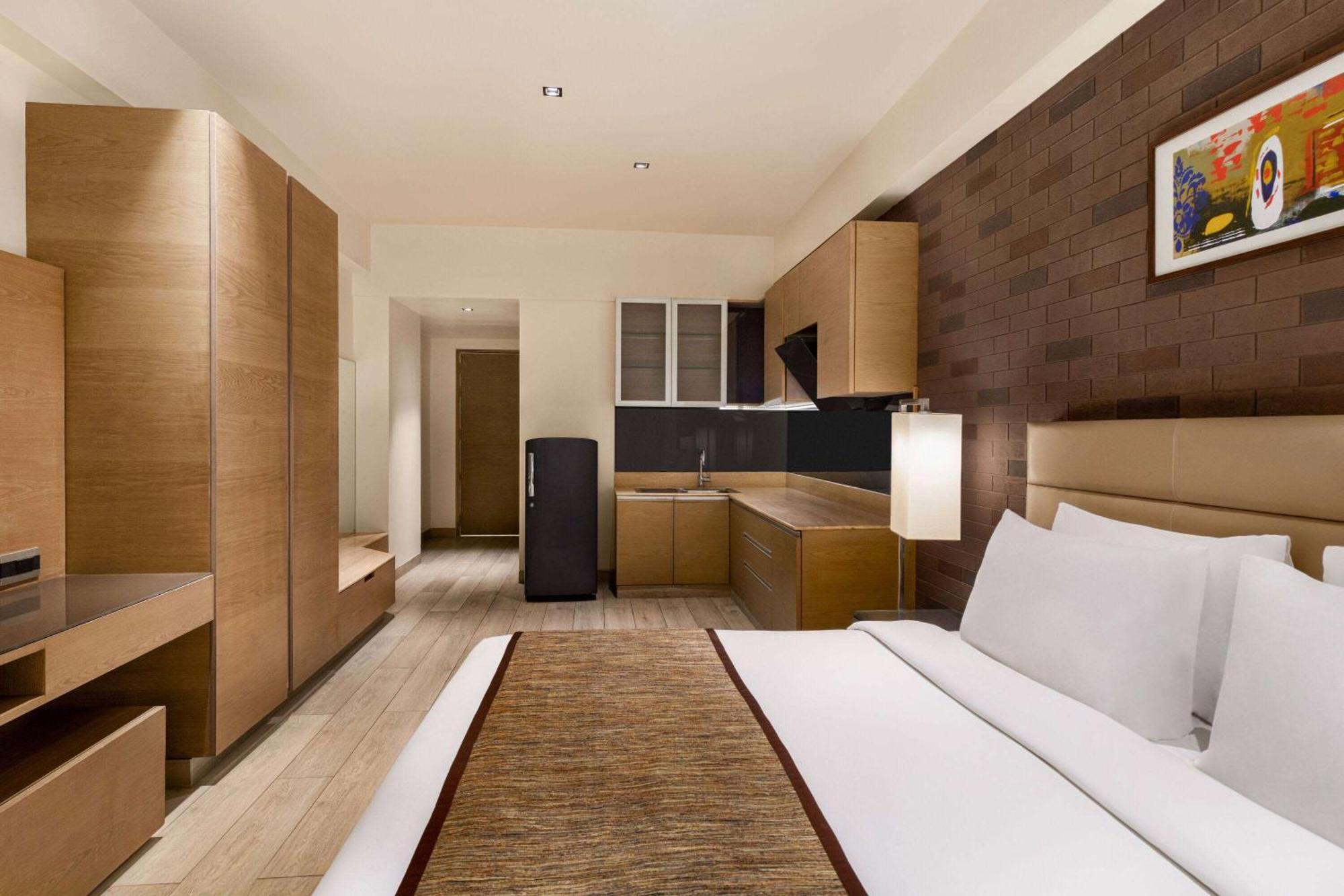 Wyndham Ahmedabad Shela Hotel Exterior foto