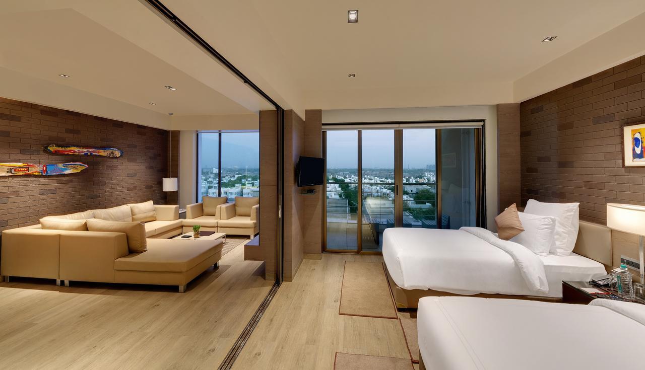 Wyndham Ahmedabad Shela Hotel Exterior foto